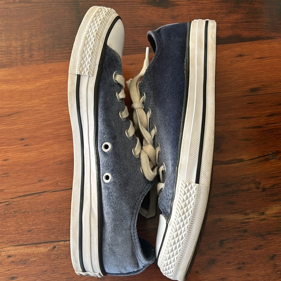 Women's Converse Blue Velvet Low Top Sneakers Size 7.5 - Picture 10 of 11